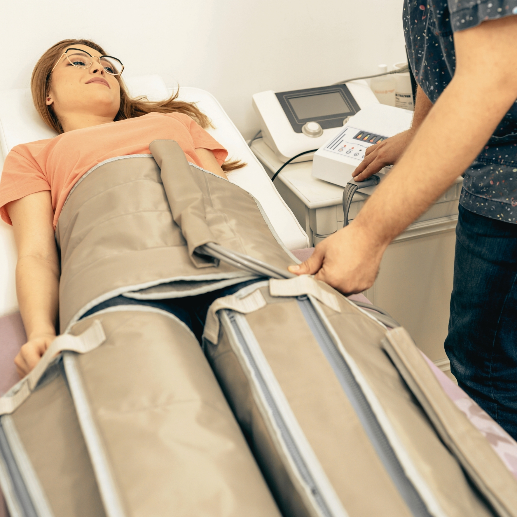 Retrouvez des jambes légères grâce à la pressothérapie chez KNI Studio à Andrézieux-Bouthéon. Drainage, circulation, récupération sportive et sensation de bien-être immédiate.